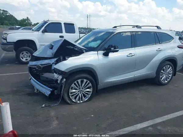 5TDEBRCH6SS660601 2025 TOYOTA HIGHLANDER - Image 2