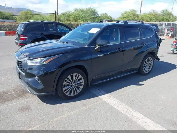 5TDEBRCH7MS046756 2021 TOYOTA HIGHLANDER - Image 2
