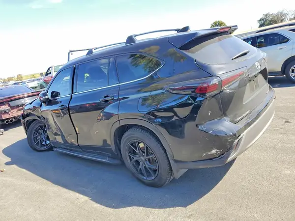 5TDEBRCH7NS071335 2022 TOYOTA HIGHLANDER - Image 2