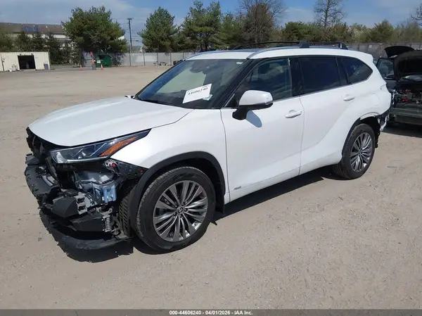 5TDEBRCH7NS073764 2022 TOYOTA HIGHLANDER - Image 2