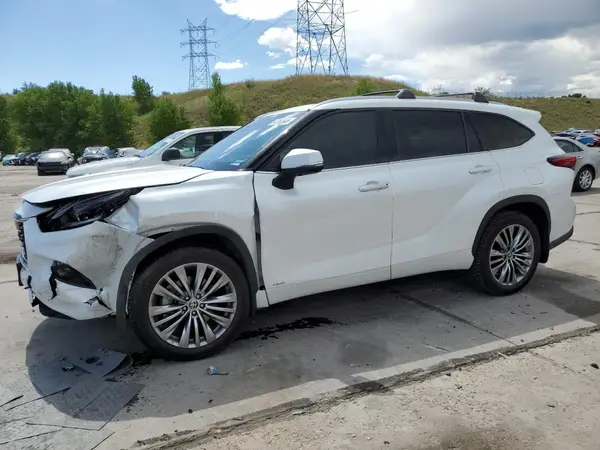 5TDEBRCH7NS074588 2022 TOYOTA HIGHLANDER - Image 1