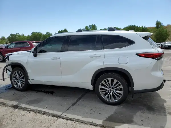5TDEBRCH7NS074588 2022 TOYOTA HIGHLANDER - Image 2