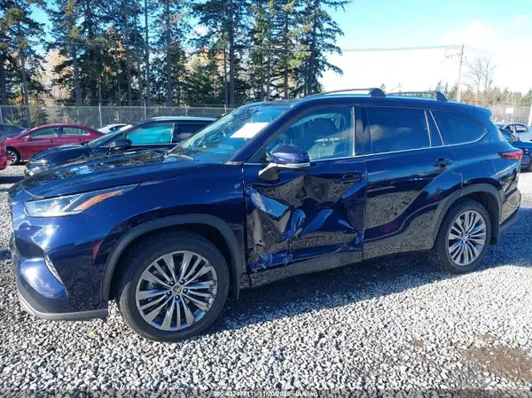 2022 TOYOTA HIGHLANDER IAAI lot 43747711 auction photo 6