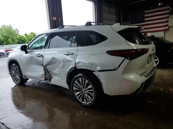 5TDEBRCH7NS094856 2022 TOYOTA HIGHLANDER - Image 2