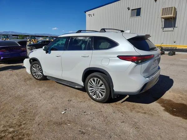 5TDEBRCH7NS104916 2022 TOYOTA HIGHLANDER - Image 2