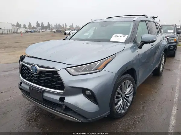 5TDEBRCH7PS599685 2023 TOYOTA HIGHLANDER - Image 2