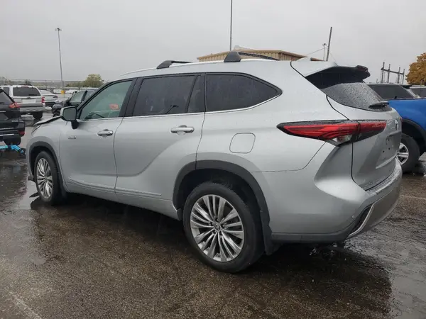 5TDEBRCH8MS028654 2021 TOYOTA HIGHLANDER - Image 2