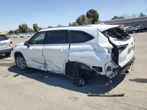 5TDEBRCH8NS082408 2022 TOYOTA HIGHLANDER - Image 2