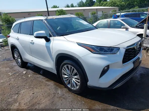 5TDEBRCH8NS084806 2022 TOYOTA HIGHLANDER - Image 1