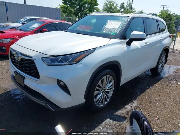 5TDEBRCH8NS084806 2022 TOYOTA HIGHLANDER - Image 2