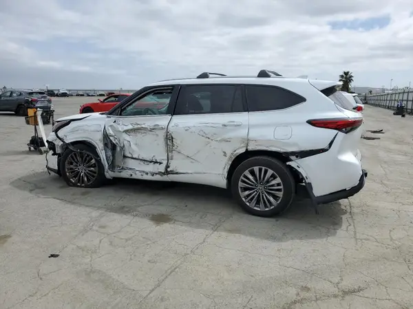 5TDEBRCH8NS090895 2022 TOYOTA HIGHLANDER - Image 2