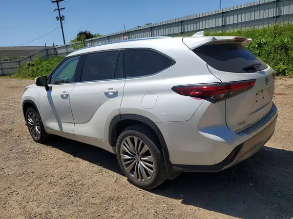 5TDEBRCH8NS101698 2022 TOYOTA HIGHLANDER - Image 2
