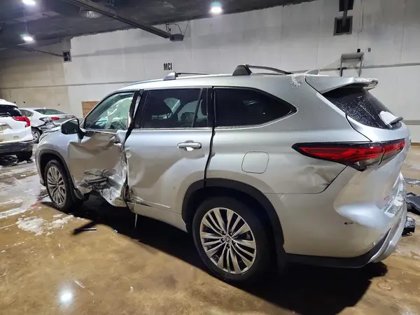 5TDEBRCH8PS116852 2023 TOYOTA HIGHLANDER - Image 2