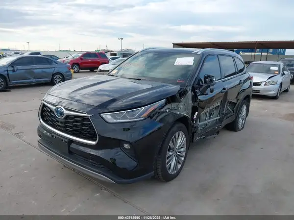 5TDEBRCH8PS124921 2023 TOYOTA HIGHLANDER - Image 2