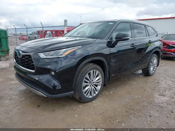 5TDEBRCH8PS572981 2023 TOYOTA HIGHLANDER - Image 2