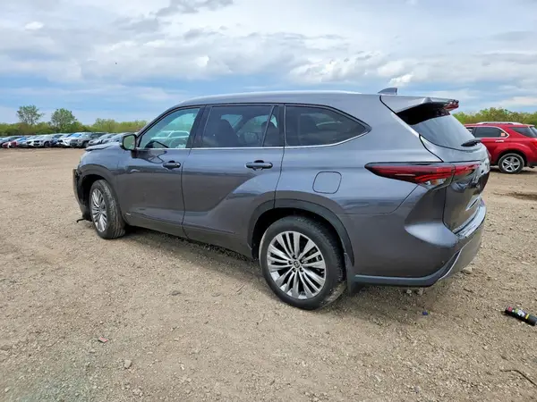 5TDEBRCH8RS603228 2024 TOYOTA HIGHLANDER - Image 2