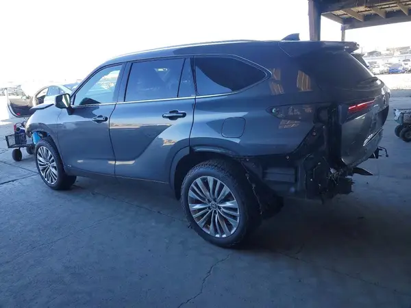 5TDEBRCH8SS657912 2025 TOYOTA HIGHLANDER - Image 2