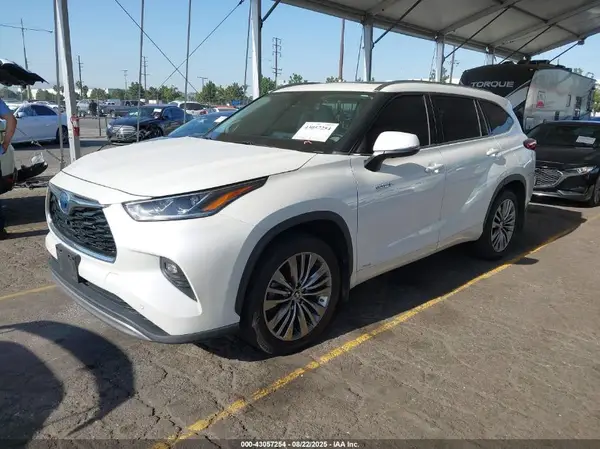 5TDEBRCH9LS001090 2020 TOYOTA HIGHLANDER - Image 2