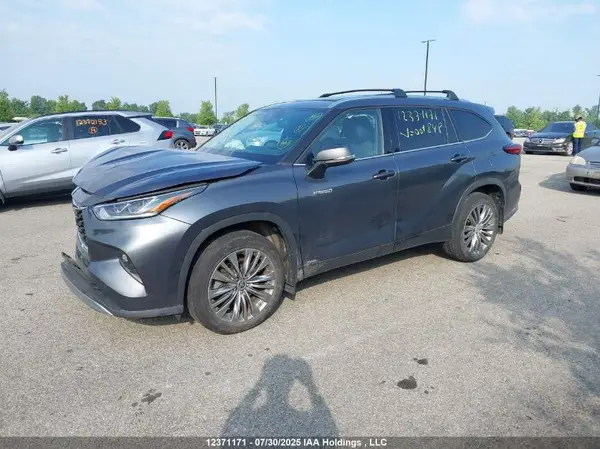5TDEBRCH9LS001848 2020 TOYOTA HIGHLANDER - Image 2