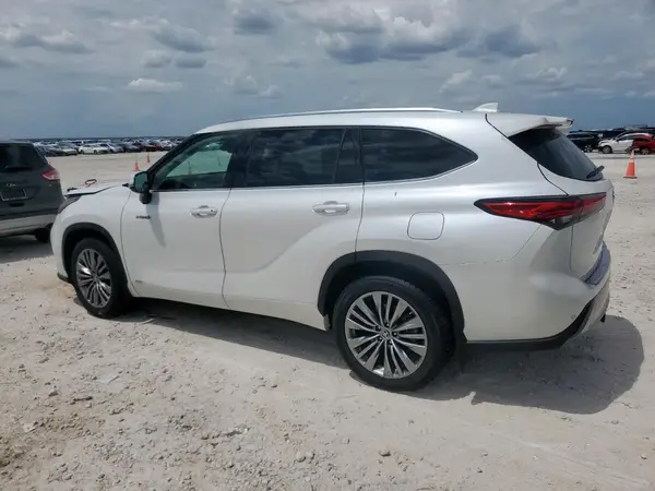 5TDEBRCH9MS021065 2021 TOYOTA HIGHLANDER - Image 2