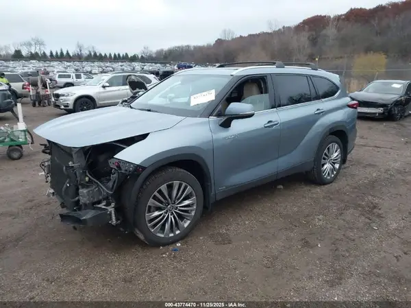 5TDEBRCH9MS035581 2021 TOYOTA HIGHLANDER - Image 2