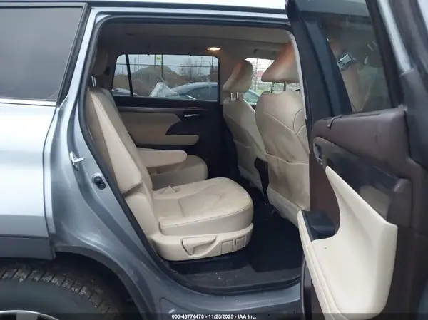 5TDEBRCH9MS035581 2021 TOYOTA HIGHLANDER - Image 8