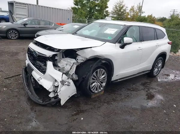5TDEBRCH9NS077668 2022 TOYOTA HIGHLANDER - Image 2