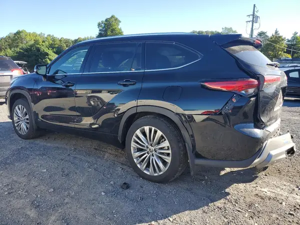 5TDEBRCH9NS084863 2022 TOYOTA HIGHLANDER - Image 2