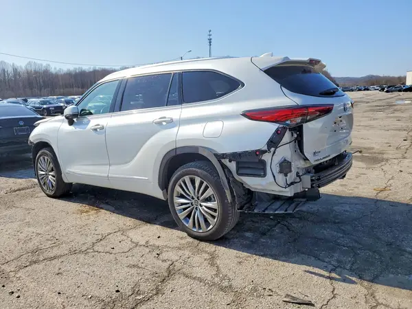5TDEBRCH9PS110817 2023 TOYOTA HIGHLANDER - Image 2