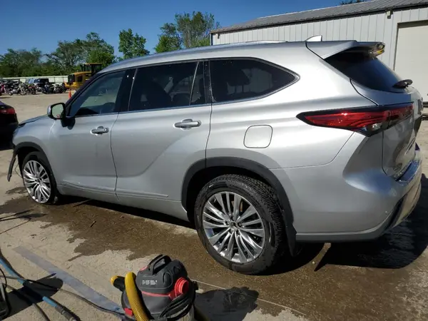 5TDEBRCH9PS123745 2023 TOYOTA HIGHLANDER - Image 2
