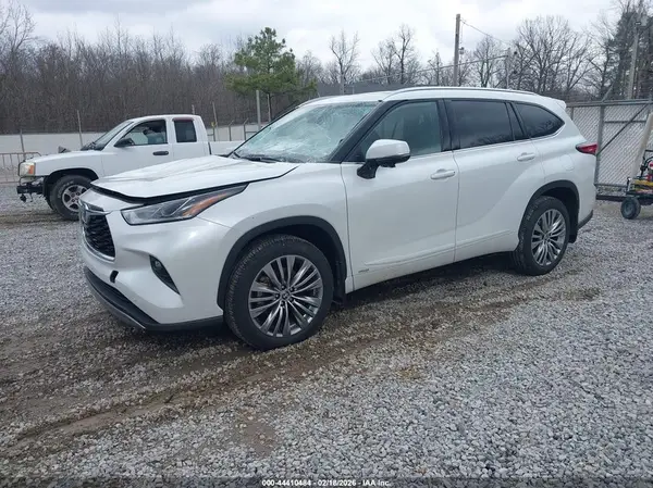 5TDEBRCH9PS573279 2023 TOYOTA HIGHLANDER - Image 2