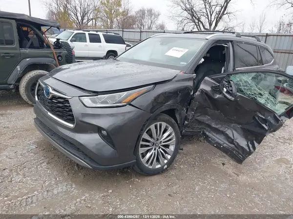 5TDEBRCH9RS139561 2024 TOYOTA HIGHLANDER - Image 2