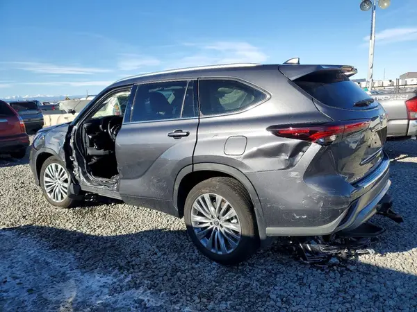 5TDEBRCH9RS636190 2024 TOYOTA HIGHLANDER - Image 2