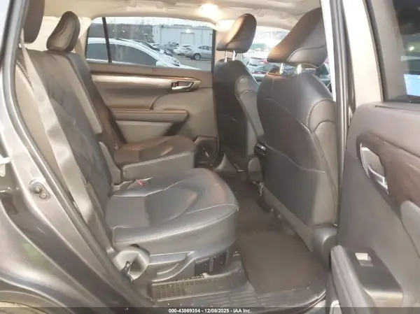 5TDEBRCH9SS672631 2025 TOYOTA HIGHLANDER - Image 8
