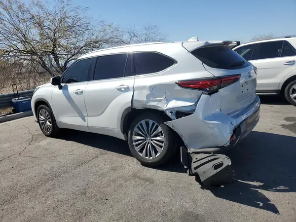 5TDEBRCHXPS109465 2023 TOYOTA HIGHLANDER - Image 2