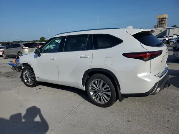 5TDEBRCHXPS128064 2023 TOYOTA HIGHLANDER - Image 2