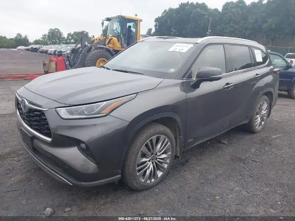 5TDEBRCHXRS606664 2024 TOYOTA HIGHLANDER - Image 2