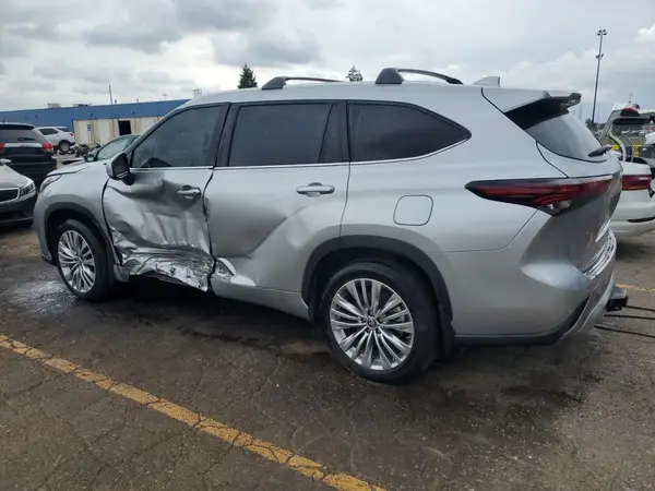 5TDEBRCHXRS644640 2024 TOYOTA HIGHLANDER - Image 2