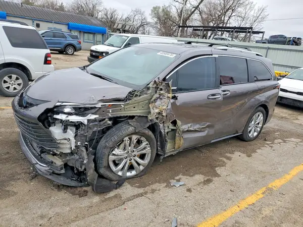5TDERKEC0PS176600 2023 TOYOTA SIENNA - Image 1