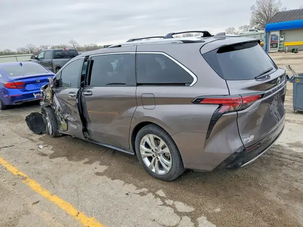 5TDERKEC0PS176600 2023 TOYOTA SIENNA - Image 2