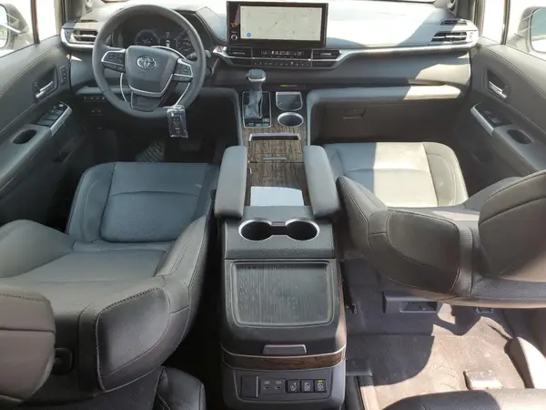 5TDERKEC0SS230714 2025 TOYOTA SIENNA - Image 8