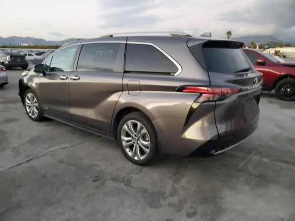 5TDERKEC1MS031643 2021 TOYOTA SIENNA - Image 2
