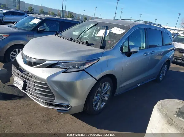 5TDERKEC2MS027892 2021 TOYOTA SIENNA - Image 2