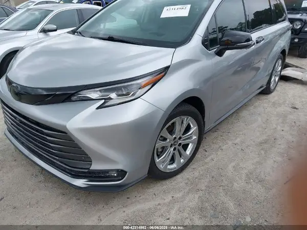 5TDERKEC2NS079895 2022 TOYOTA SIENNA - Image 2