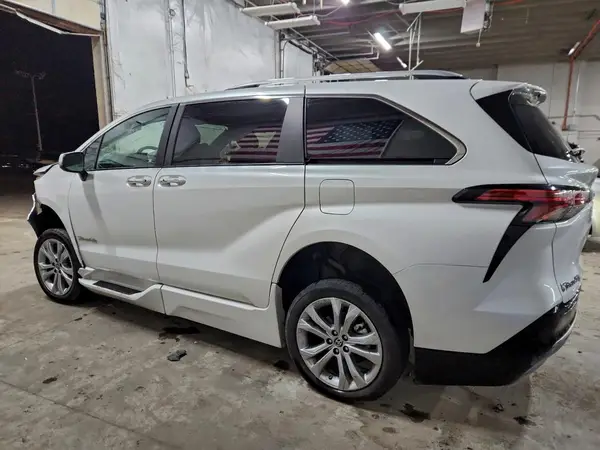 5TDERKEC2NS105055 2022 TOYOTA SIENNA - Image 2