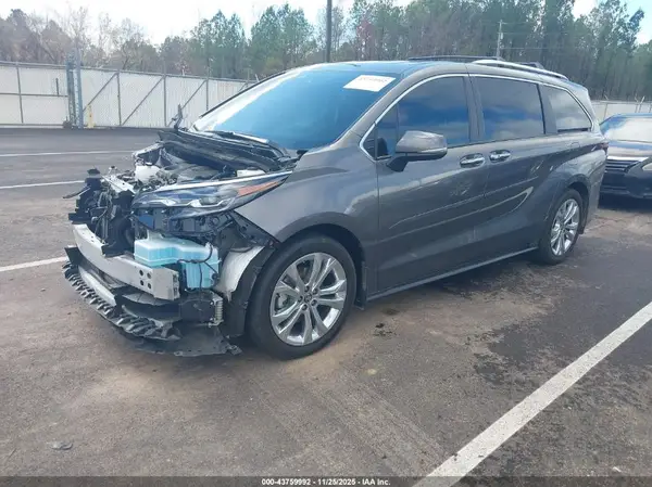 5TDERKEC2RS185463 2024 TOYOTA SIENNA - Image 2