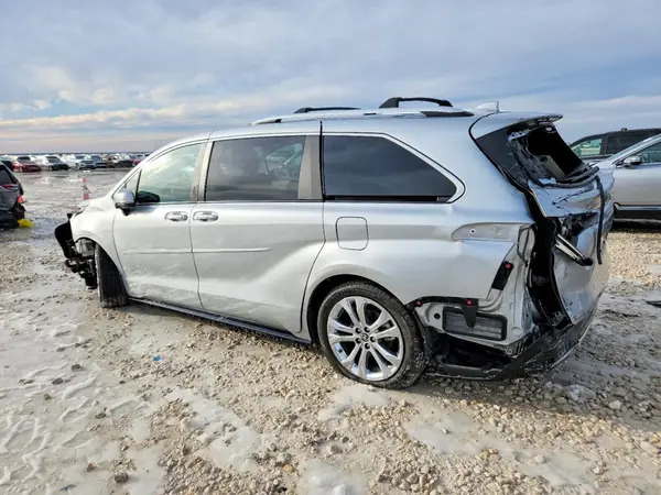 5TDERKEC2RS185947 2024 TOYOTA SIENNA - Image 2