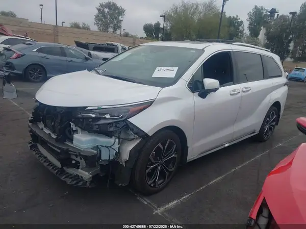 5TDERKEC2SS232822 2025 TOYOTA SIENNA - Image 2