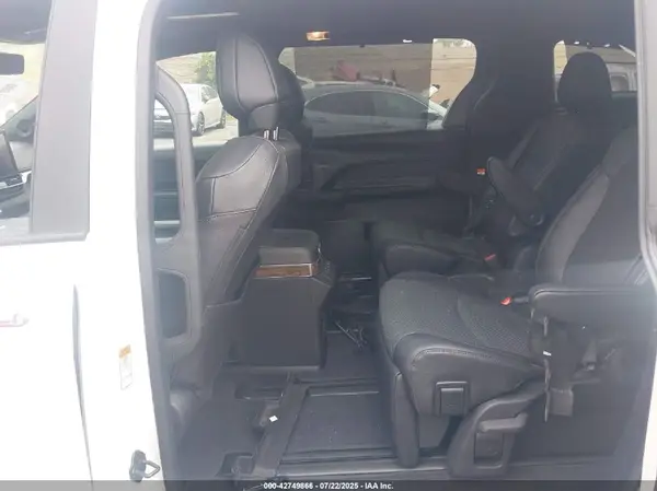 5TDERKEC2SS232822 2025 TOYOTA SIENNA - Image 8