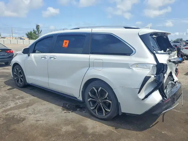 5TDERKEC2SS265884 2025 TOYOTA SIENNA - Image 2